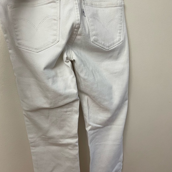 White slim Levi’s jeans - Picture 2 of 3